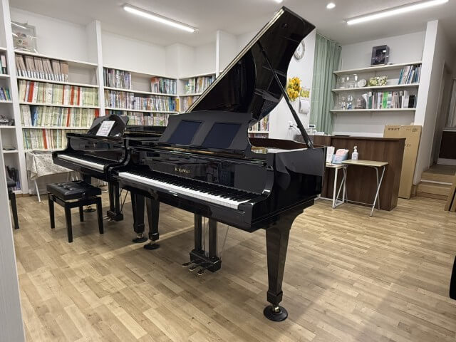 カワイ　中古ピアノ　KG-1E