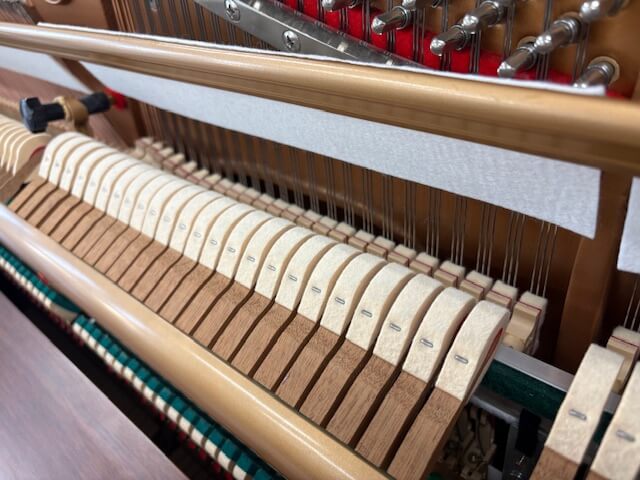 カワイ　中古ピアノ　KL82W(コルグ消音機付き)