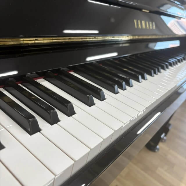ヤマハ　中古ピアノ　YM11