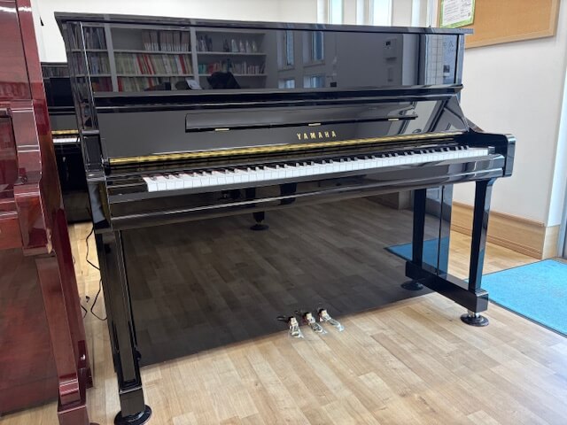ヤマハ　中古ピアノ　YU11
